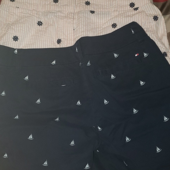 SHORTS - Picture 3 of 4